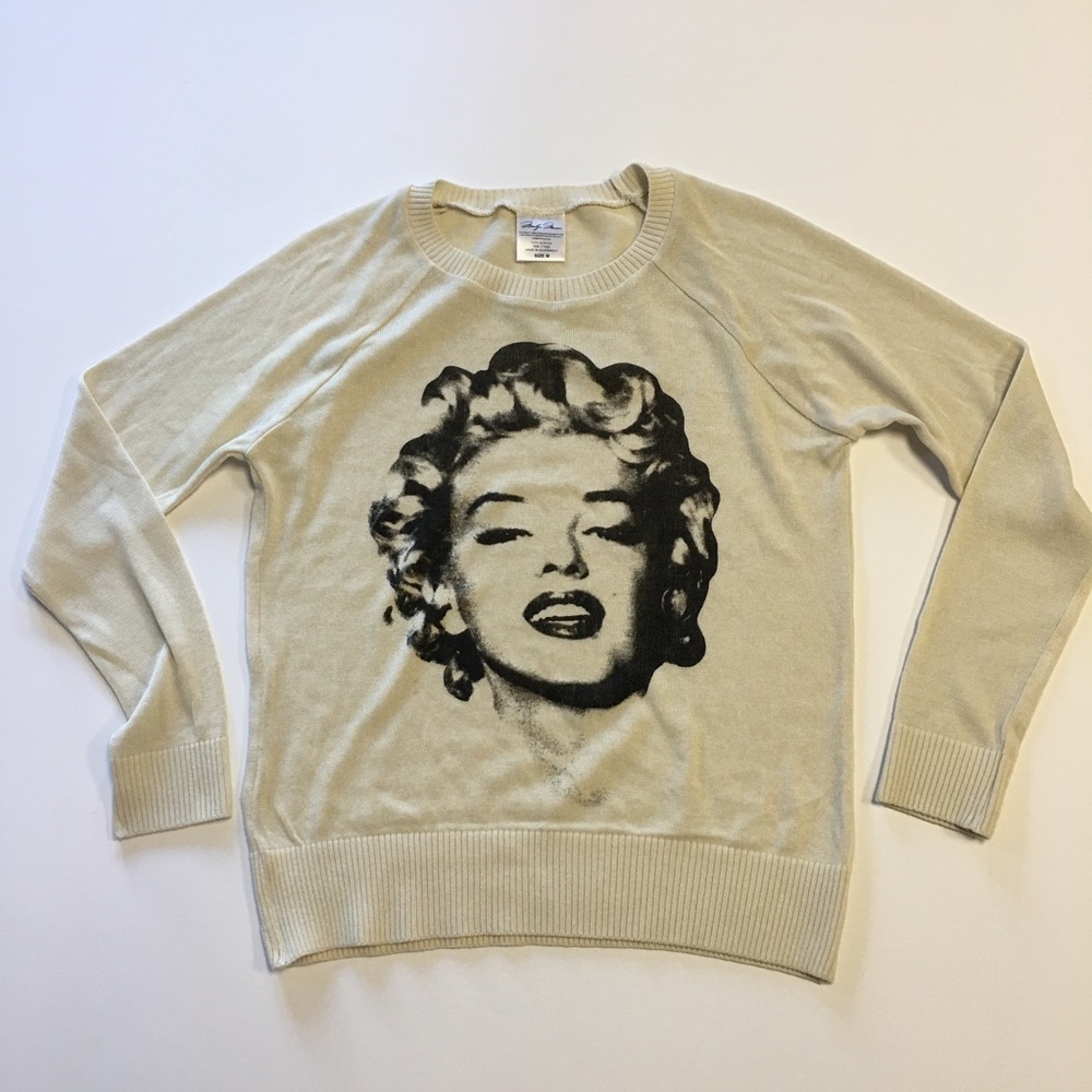✨Marilyn Monroe sweater size medium.